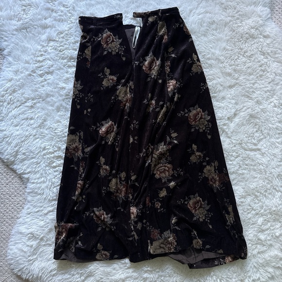 Japanese Luxury Brand: 90s Vintage brown velvet floral set matching vest + skirt - Picture 3 of 8